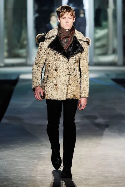 Look 30
